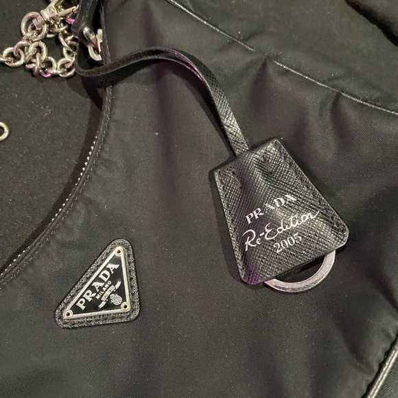 PRADA Re-Edition 2005 Re-Nylon Bag BLACK - Picture 3 of 10